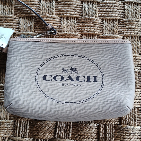 NWT COACH HORSE AND CARRIAGE MEDIUM WRISTLET